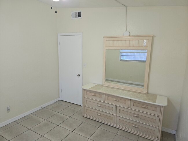 Building Photo - 3711 Roxane Blvd