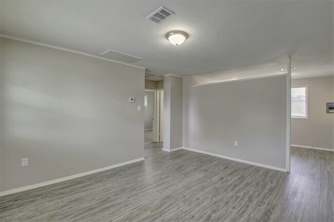 Building Photo - 20 Hiland Pl