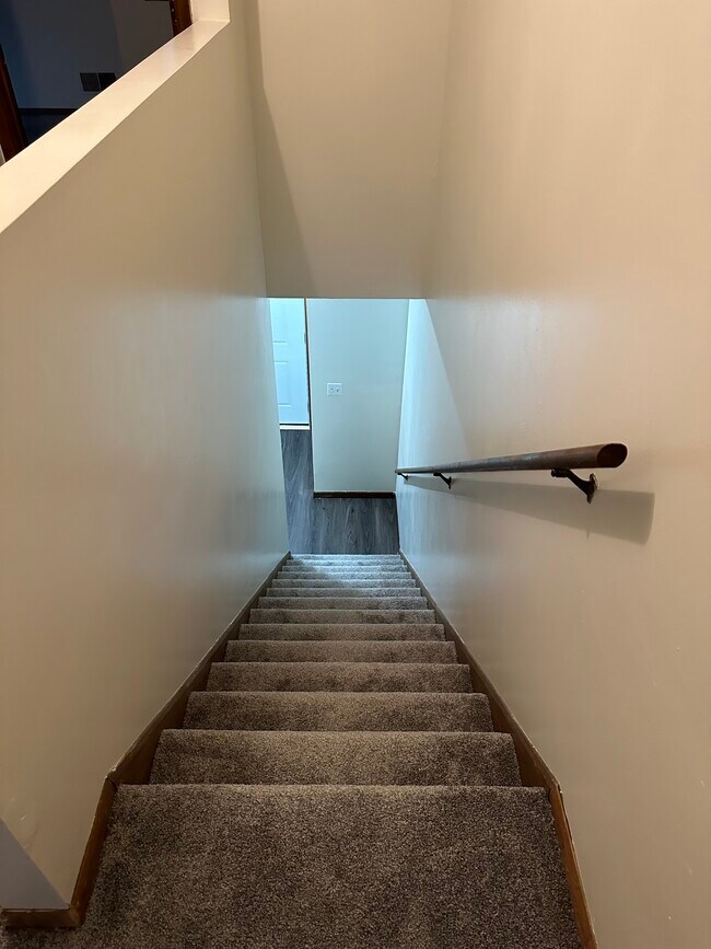 Stairs - 701 Tyler St NE