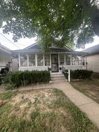 Building Photo - 1029 Queen Ave