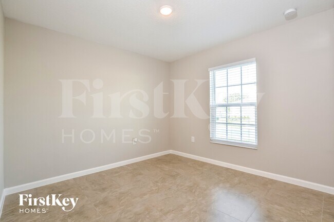 Building Photo - 610 Lindbergh Wy