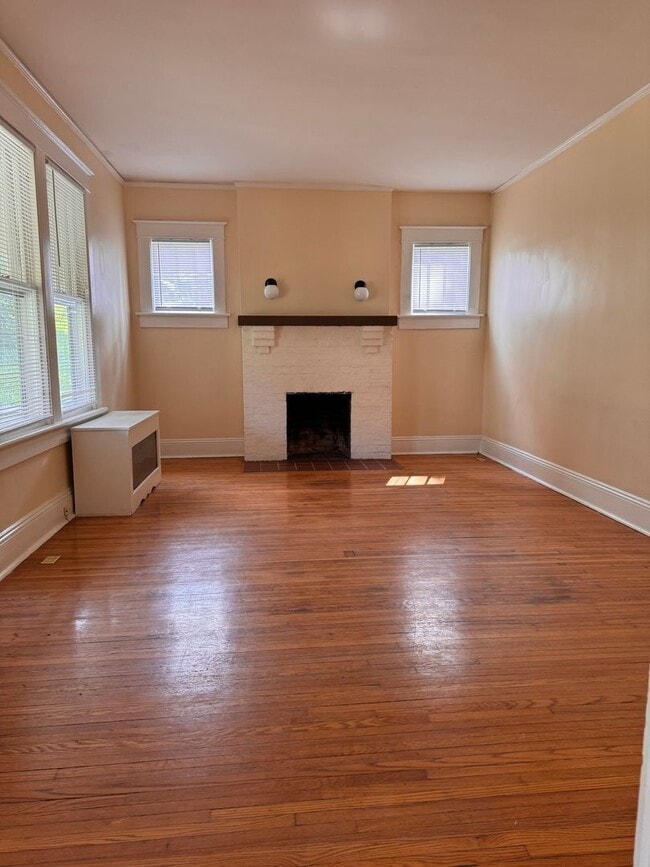Building Photo - 3 Bedroom || 1.5 Bathroom Home