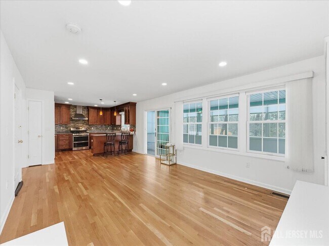 Building Photo - 37 Jersey Ave