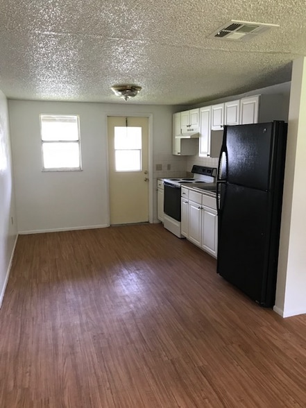 Primary Photo - 4850 5th St