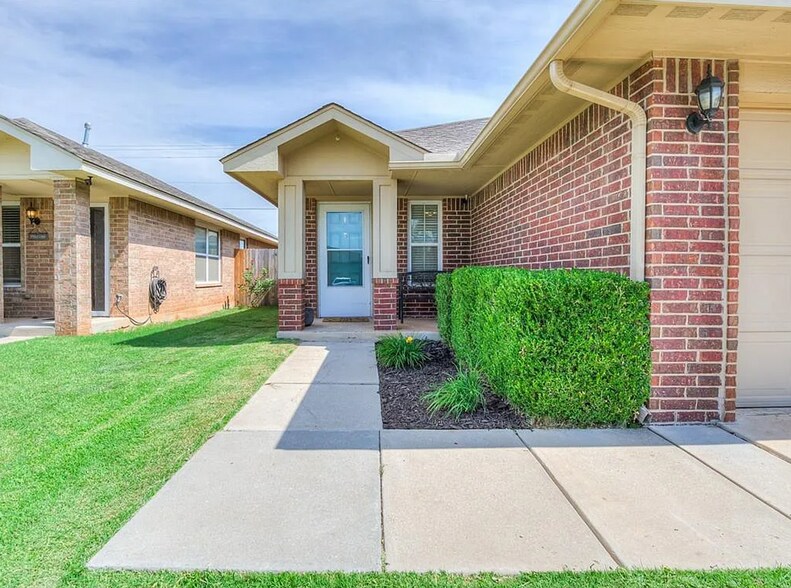 Building Photo - 2221 NW 199th St