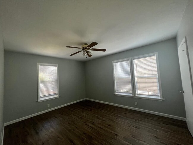 Building Photo - 3618 Chestnut St