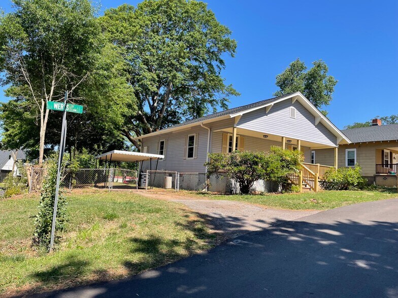 Building Photo - 298 Werts St