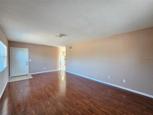 Building Photo - 1355 Drew St