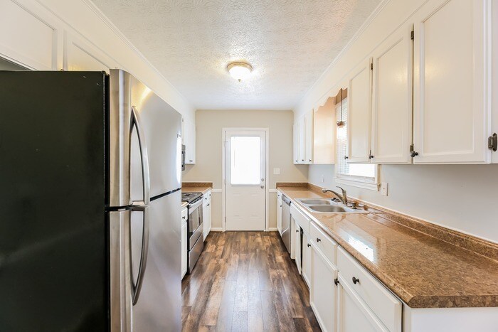 Building Photo - 100 Newgate Dr