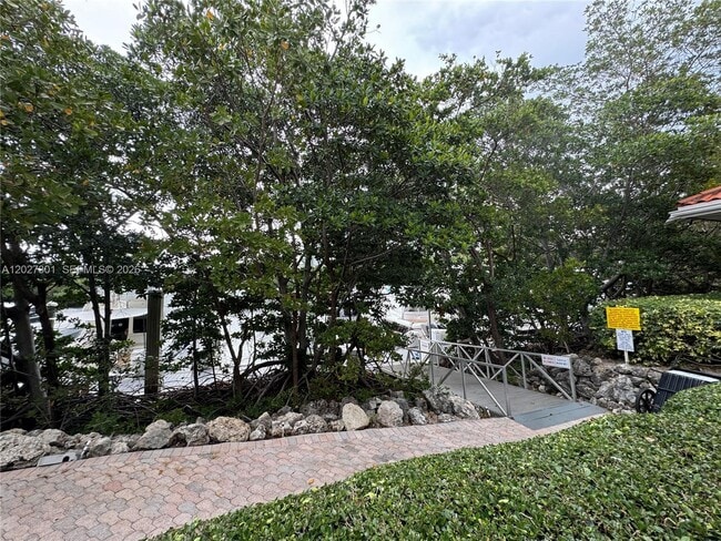 Building Photo - 3500 Mystic Pointe Dr