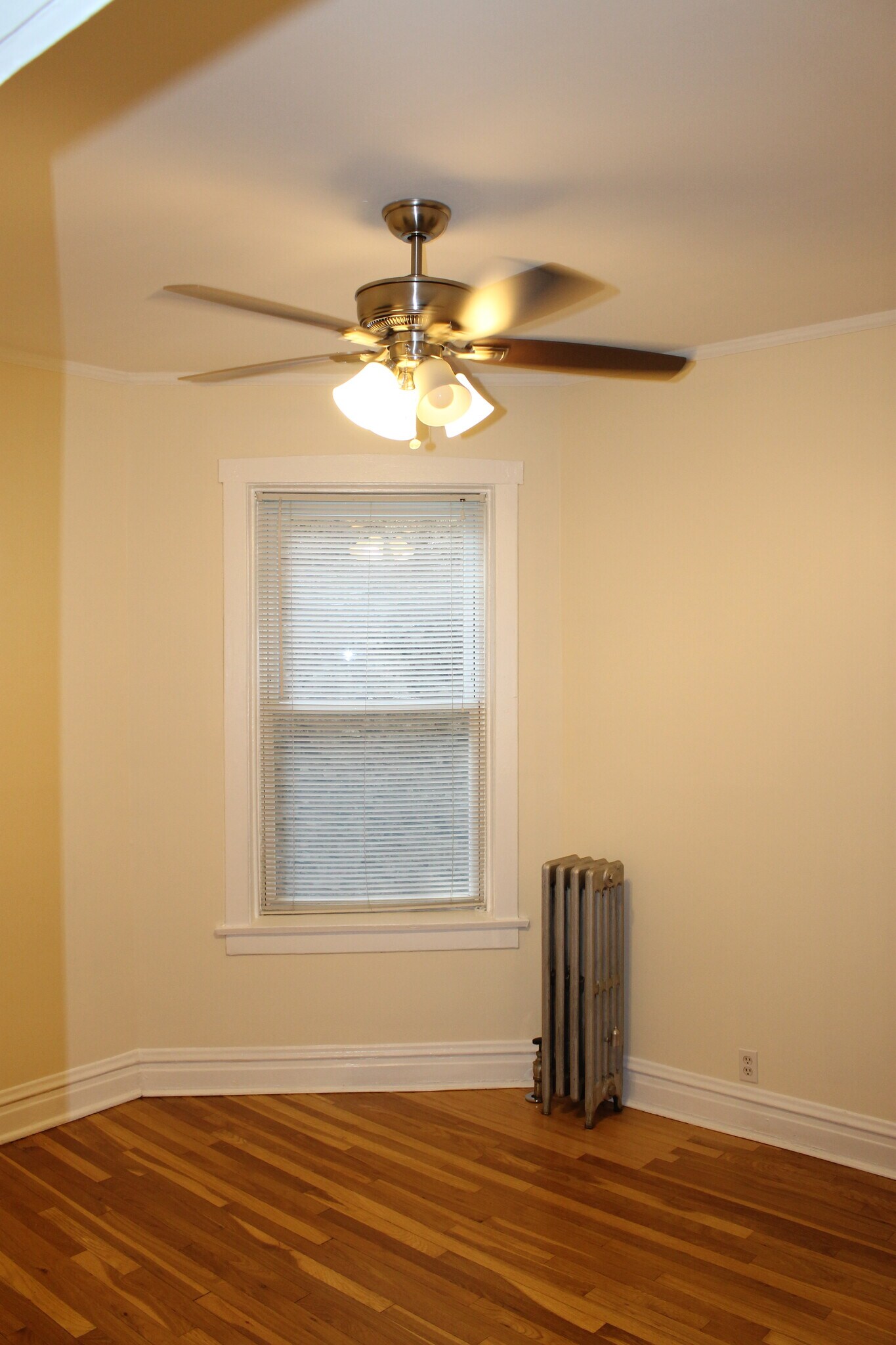 Bedroom - 4850 N Rockwell St
