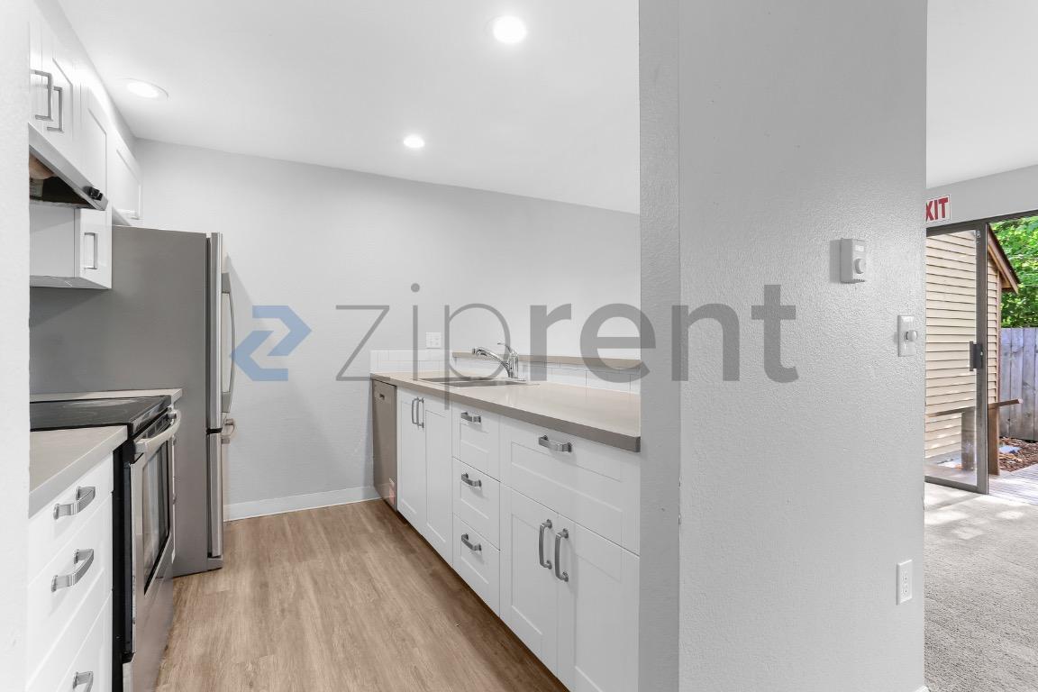 Building Photo - Unit