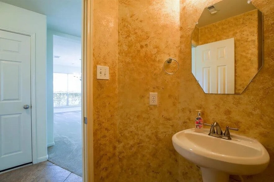 Building Photo - 17031 Sperry Landing Dr