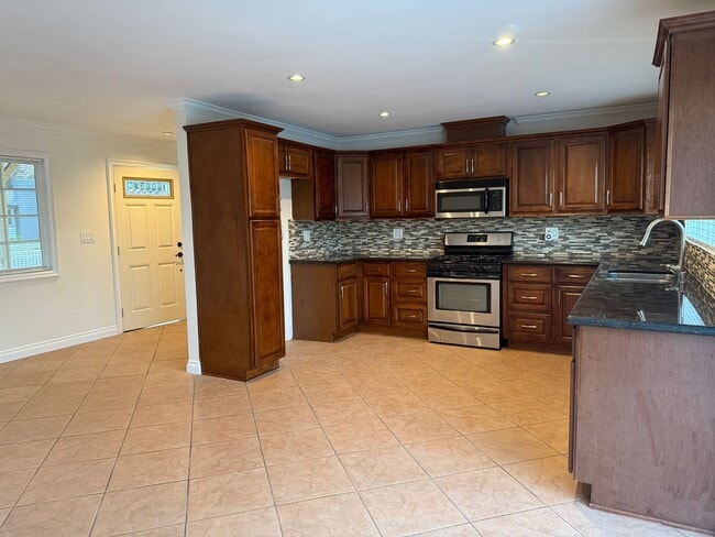 Building Photo - Private HOME 3bed/2 bath + POOL in Woodland Hills! NO OTHER UNIT ON THE PROPERTY!!!!