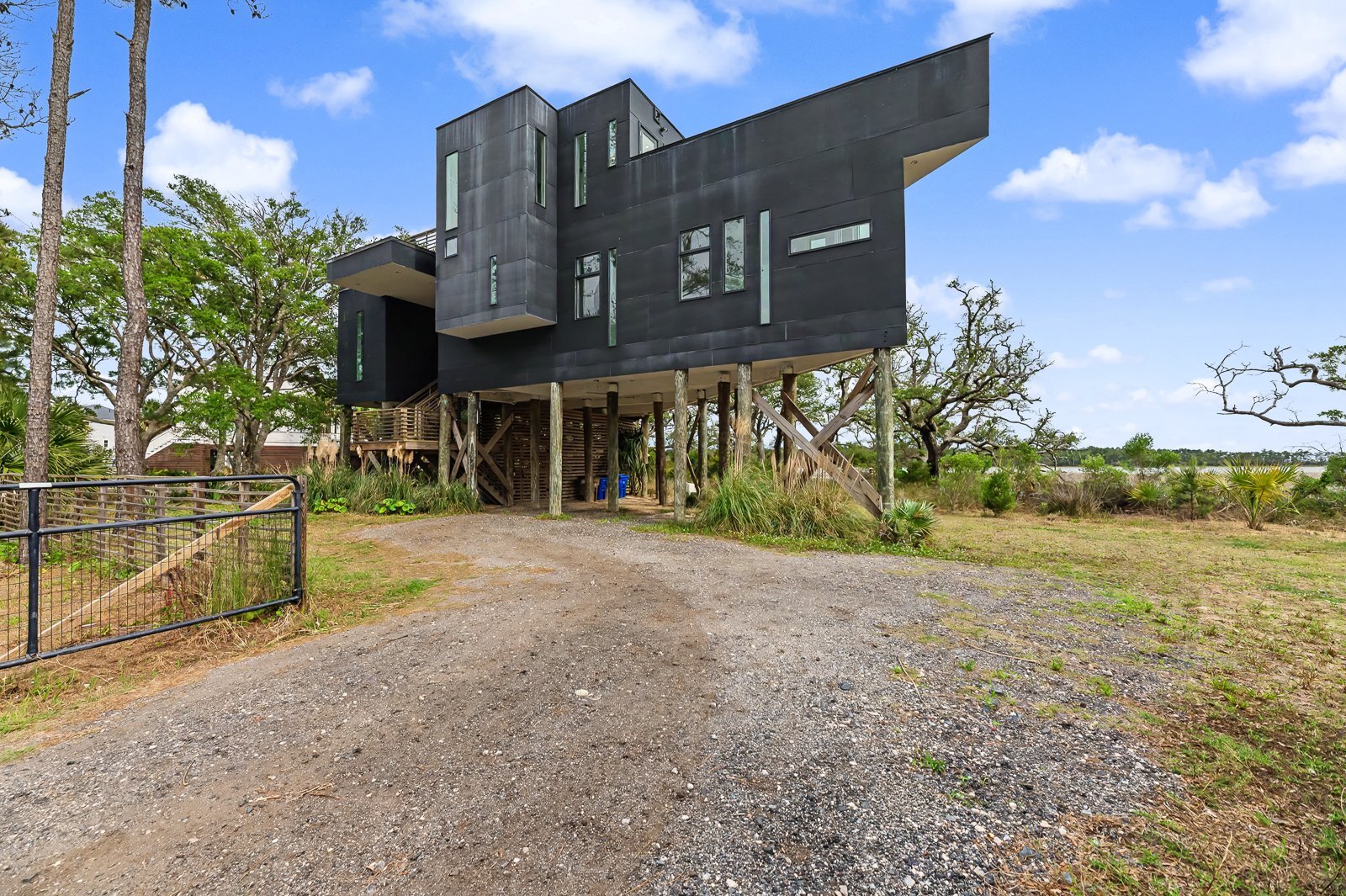 Building Photo - 2179 Sol Legare Rd