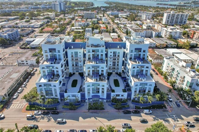 Primary Photo - 7600 Collins Ave