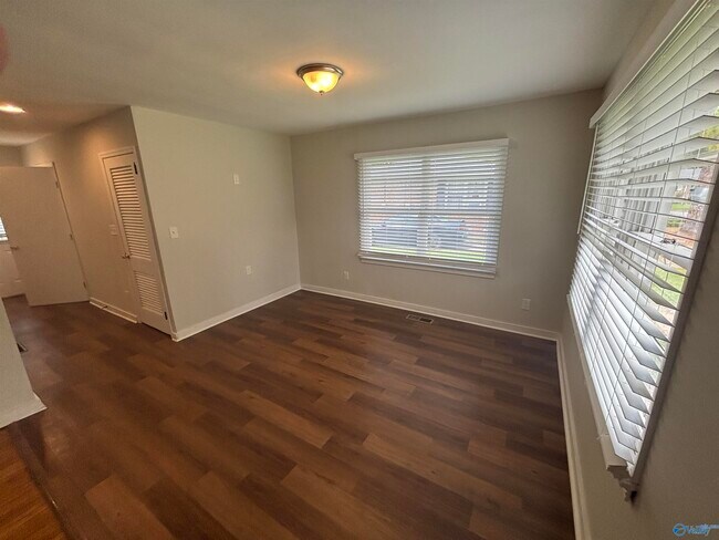 Building Photo - 312 Orange Cir