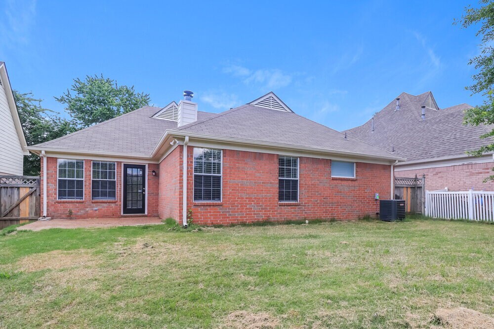 Building Photo - 8891 Hidden Springs Cove