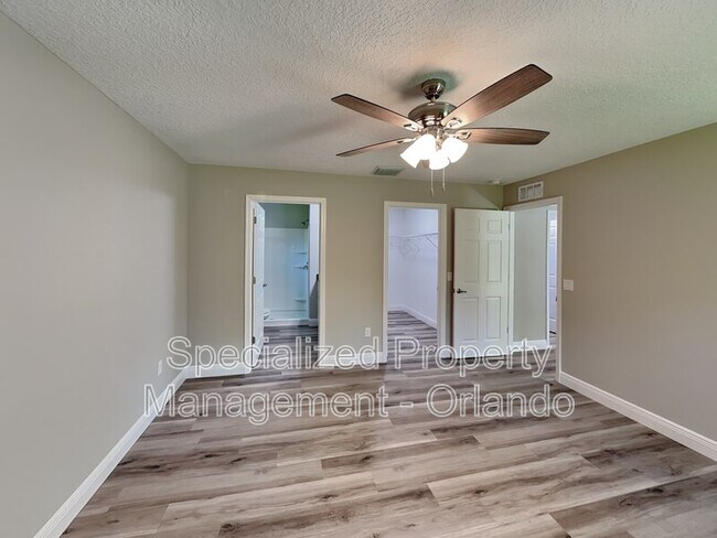 Building Photo - 9399 N Del Rio Way