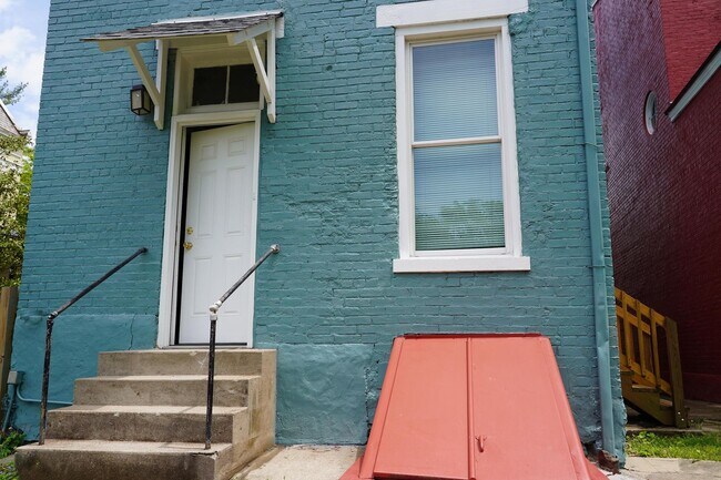 Building Photo - 3225 Bishop St