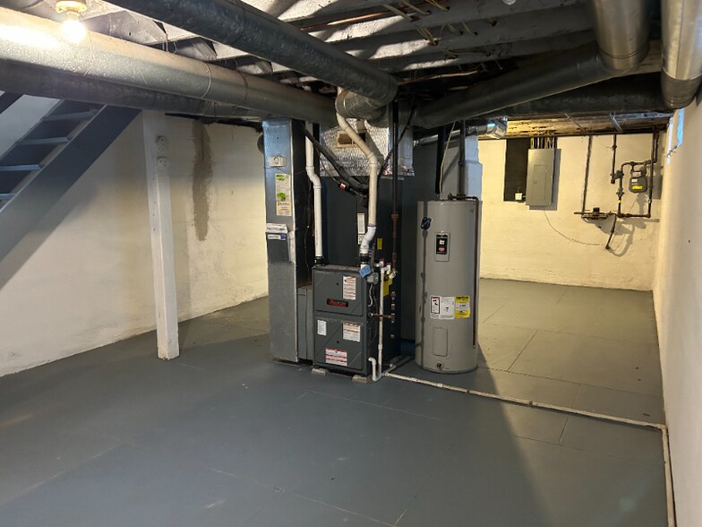 Building Photo - 127 Meridian St