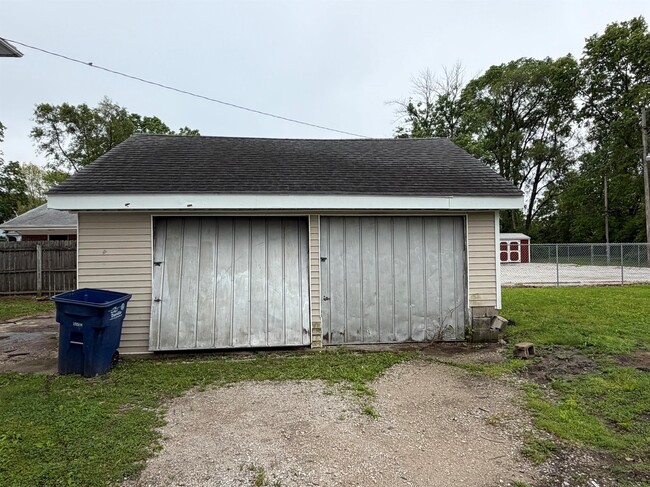 Building Photo - 1132 Gilbert-