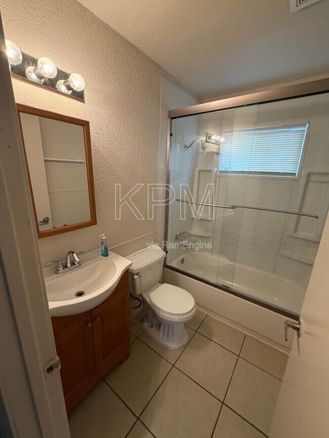 Building Photo - 6808 N El Dorado St