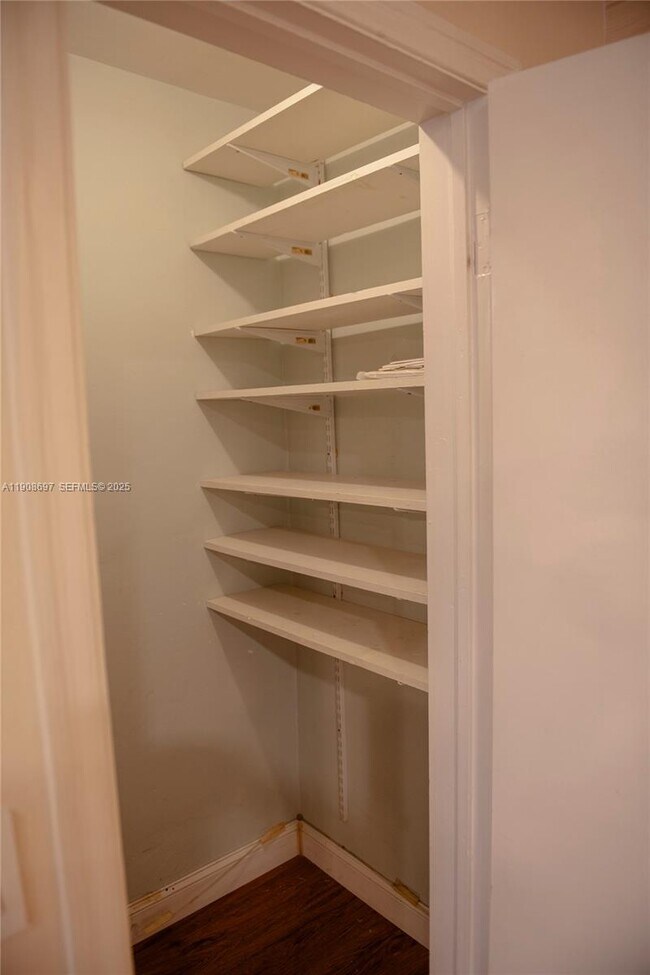 Building Photo - 10078 E Bay Harbor Dr