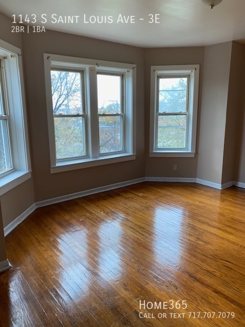 Building Photo - Amazing 2 Bedroom 1 Bathroom - Looking for...