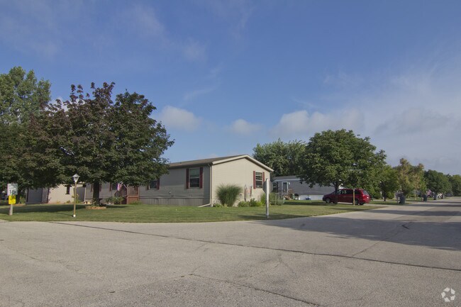 Building Photo - Lakeshore Landing