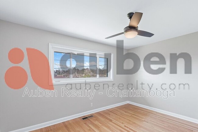 Building Photo - 4430 Lilac Ln