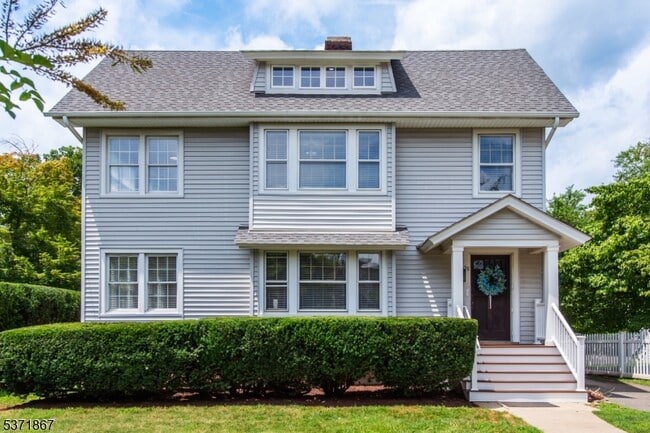 Primary Photo - 50 Walnut Crescent