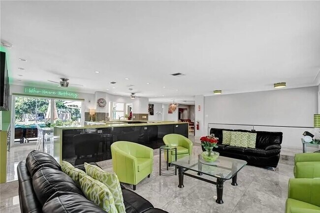 Building Photo - 2830 NE 55th St