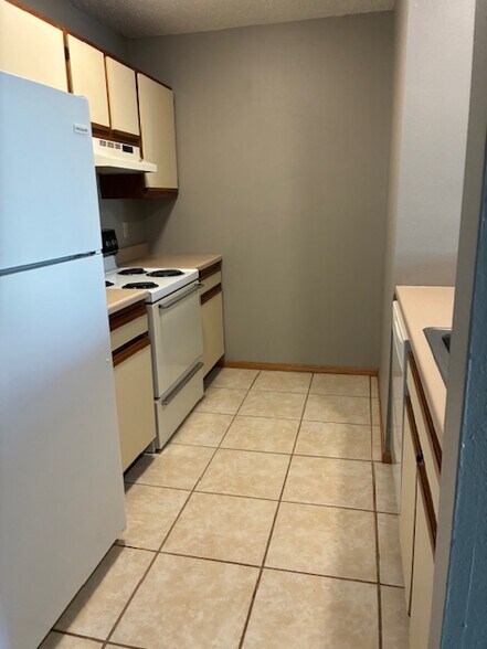 Building Photo - 214 Timber Ridge Dr