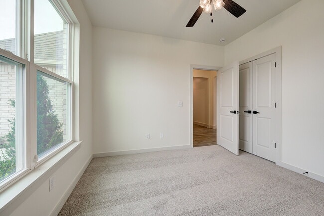 Building Photo - 2116 Josslyn Pl