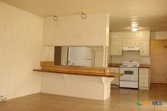 Building Photo - 1301 Anna Lee Dr