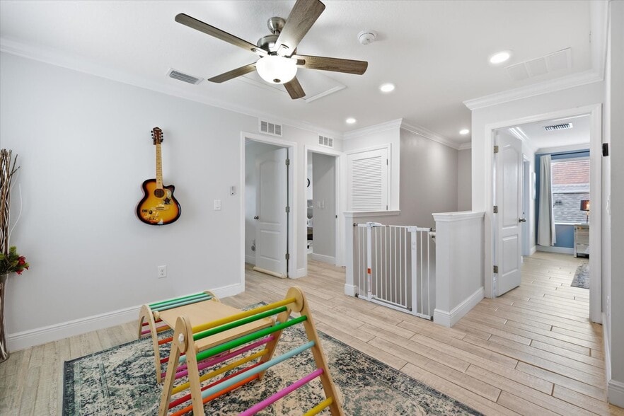 Building Photo - 10519 Whispering Hammock Dr