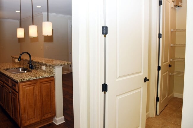 Building Photo - Modern Home in Bluewater Bay!