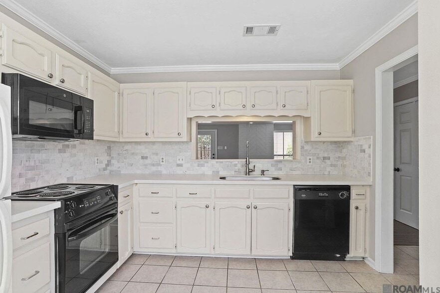 Building Photo - 9849 Siegen Ln