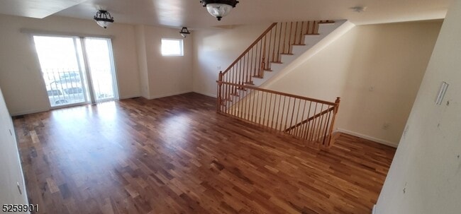 Building Photo - 56 Race St