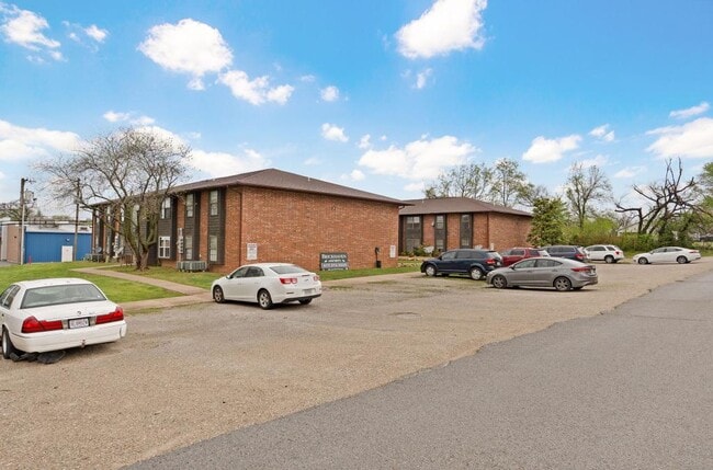 Building Photo - 1221 S Park Ave