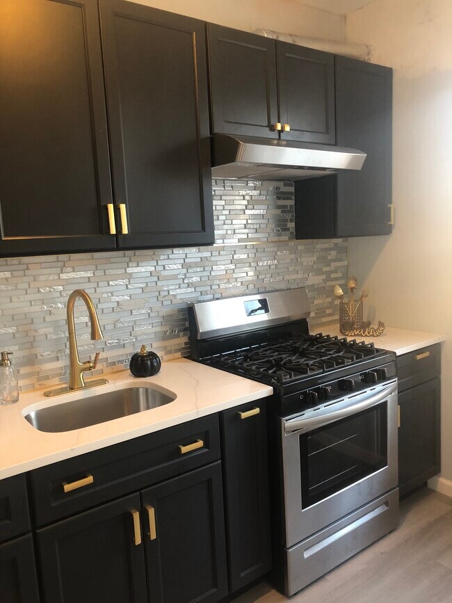 Kitchen - 187 E 91st St