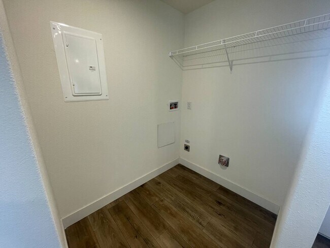 Building Photo - 6656 Pentz Rd