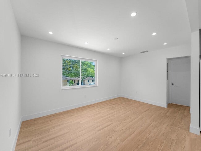 Building Photo - 238 NW 41st Ave
