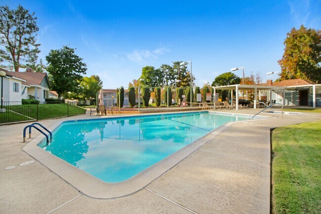Building Photo - Your Dream 3BR/2.5BA Rental in the Desirable 'Dearborn Grove' Community in Redlands!