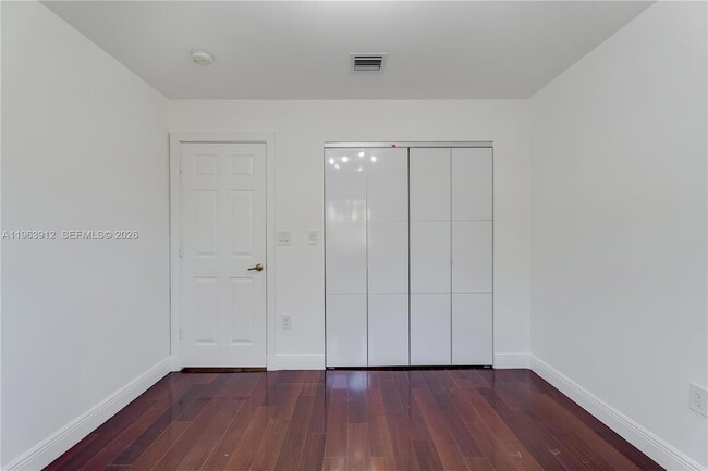 Building Photo - 7044 NW 115th Ct