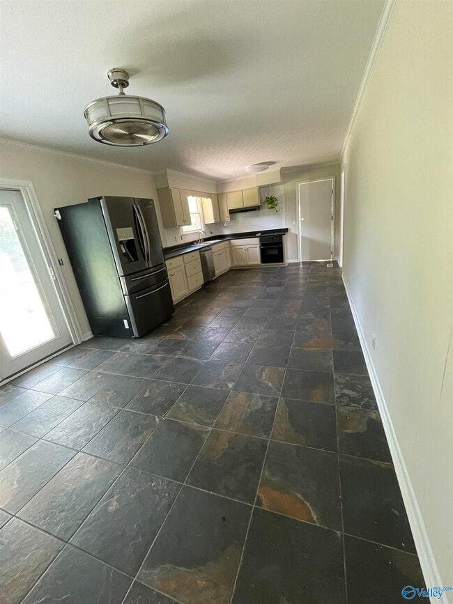 Building Photo - 304 Meadowbrook Dr SE