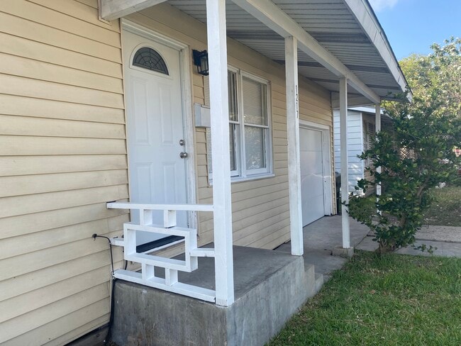 Building Photo - 1217 Lum St