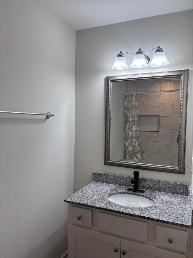 Building Photo - 335 Niblick Dr