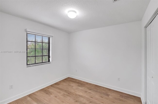 Building Photo - 465 NE 194th Terrace